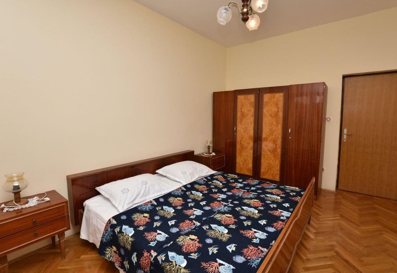 Apartments And Room Kiko Примоштен Экстерьер фото